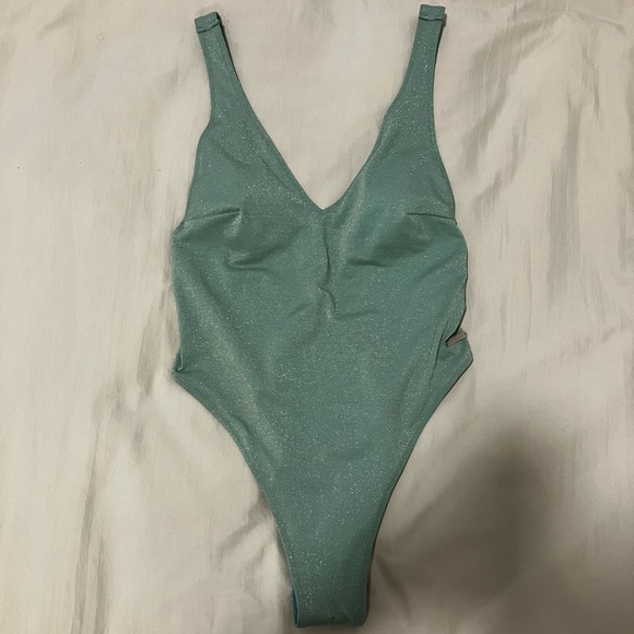 SORAYA St Barth Wireless a high Leg One Piece Swimsuit in Perla Size S - Picture 2 of 10